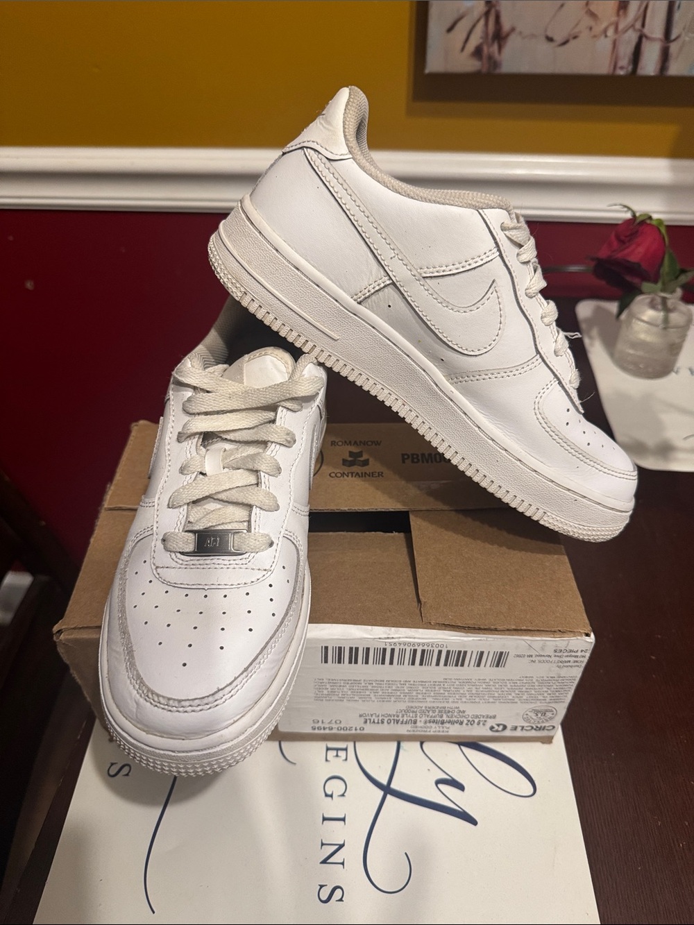 Nike Airforce 1 size 5 Y Kids White Low Top Sneakers